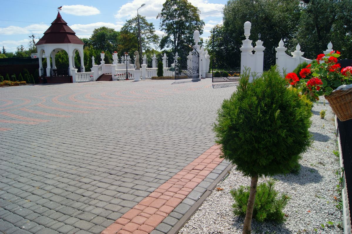 DOM WESELNY ZA BORKIEM Wiesław Brylewski, Chełm